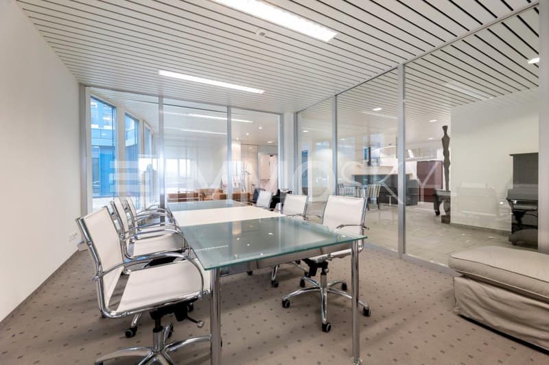 Elegantes Sitzungszimmer für professionelle Meetings