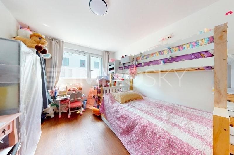 Jolie chambre lumineuse