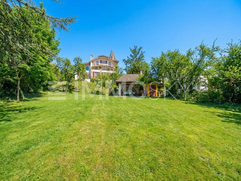 Grand jardin et annexe de vie