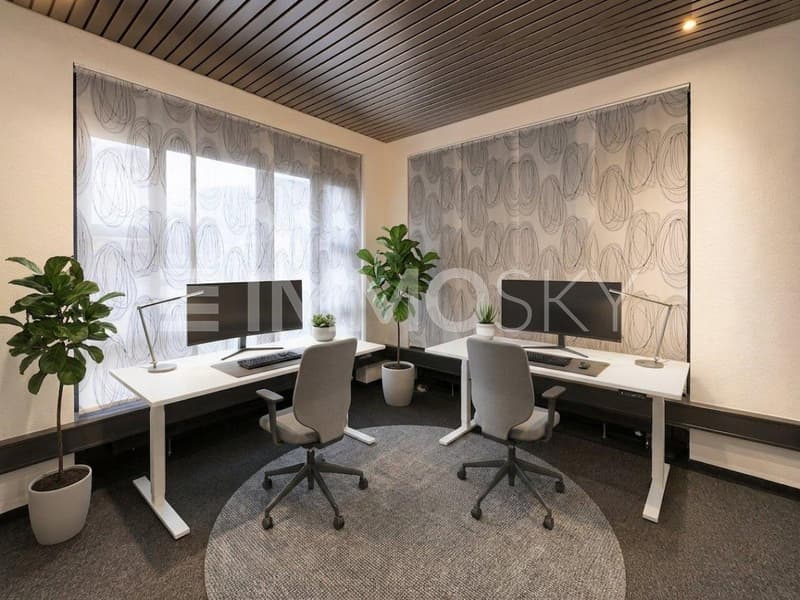 Virtuell: Büro mit grossen Fensterfronten