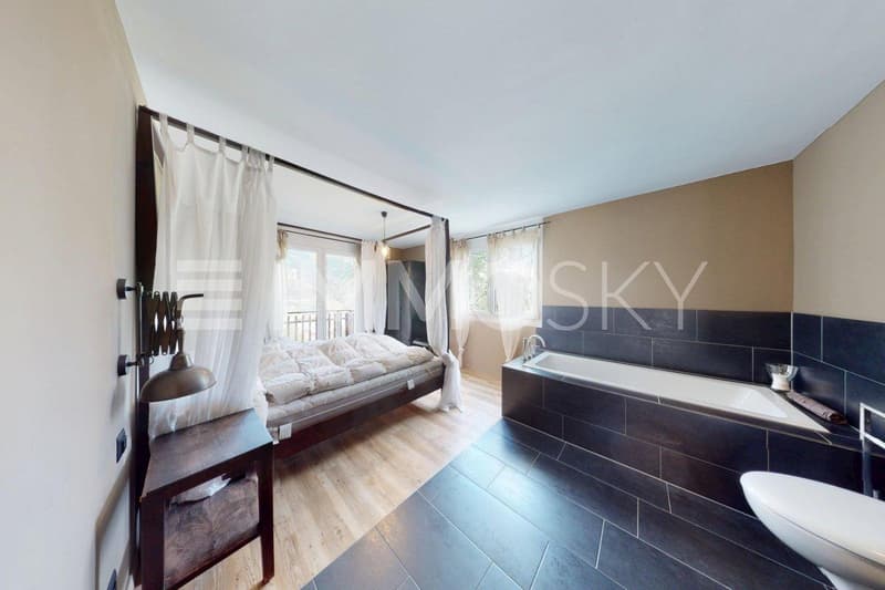 Zimmer mit Badezimmer