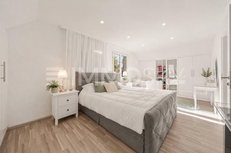 Spacieuse chambre parentale