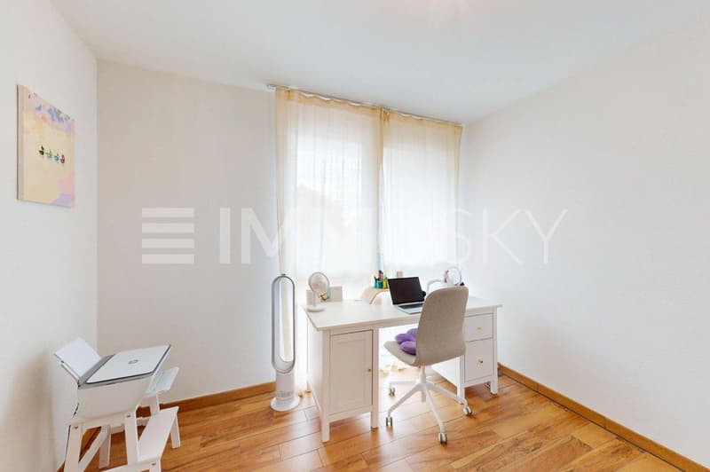 Chambre aménagée en bureau