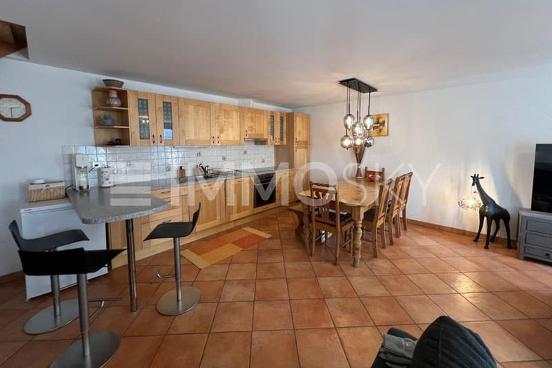 Cucina Attrezzata con Piano Cottura in Vetroceramica