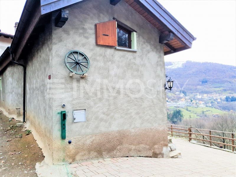 Casa ticinese in posizione panoramica