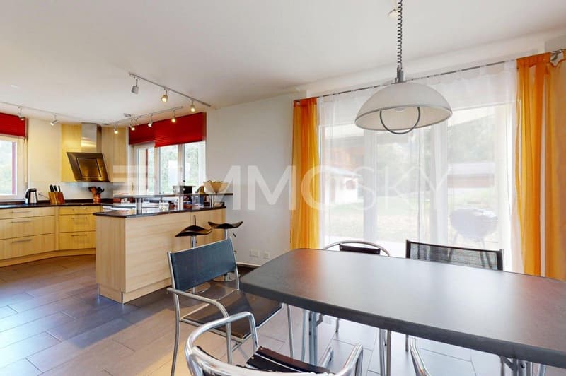 Salle à manger ouverte sur la terrasse