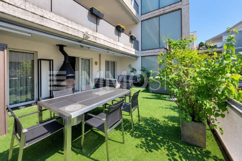 Grosszügige Terrasse zum Entspannen