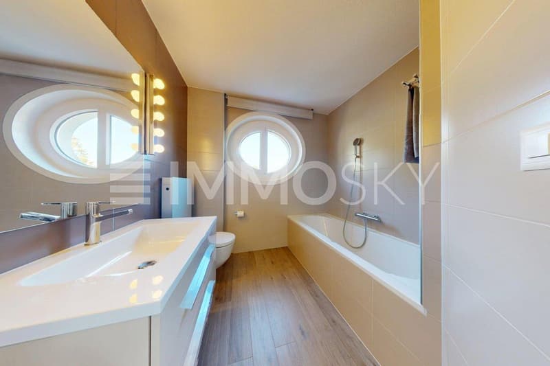 Salle de bains lumineuse