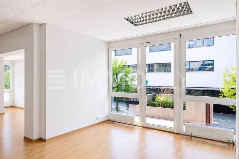Offene Bürofläche mit optimaler Belichtung