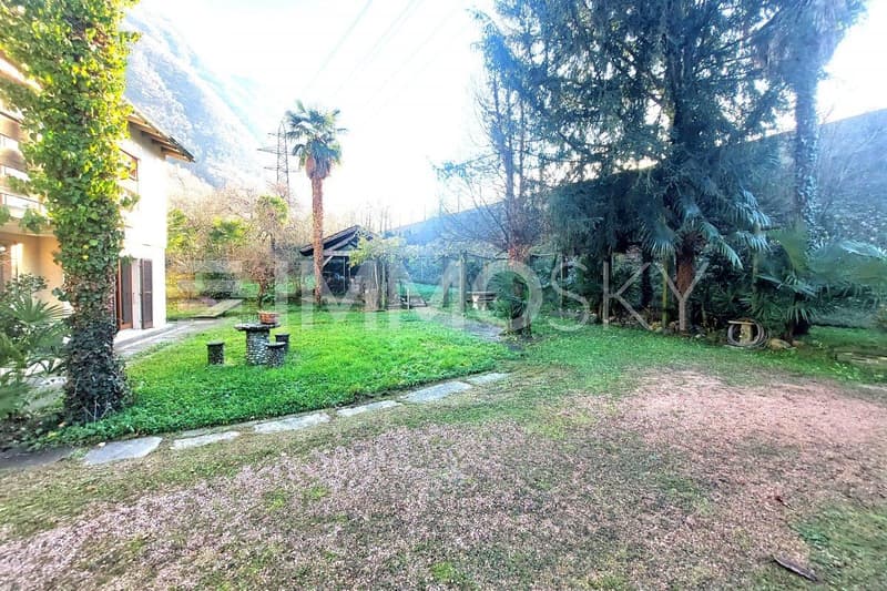 Spazioso giardino