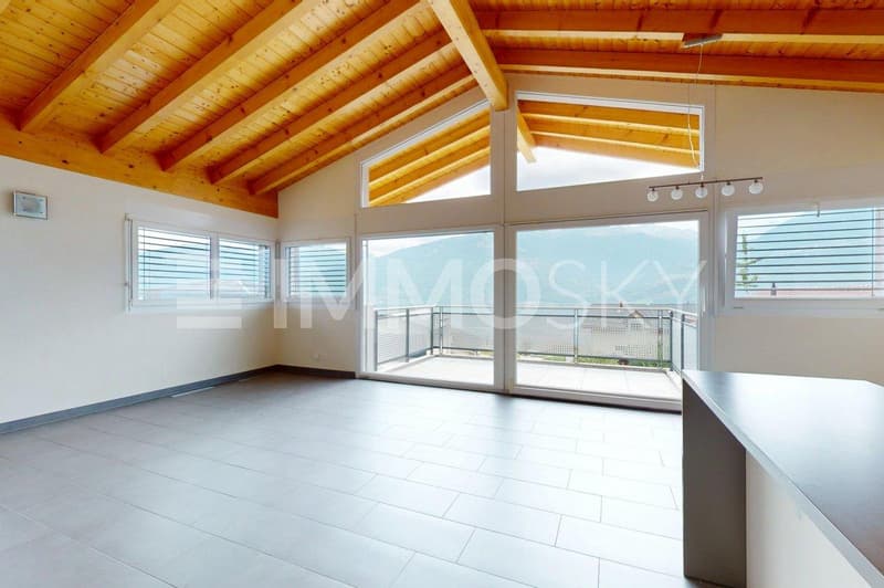 Pièce à vivre avec accès terrasse