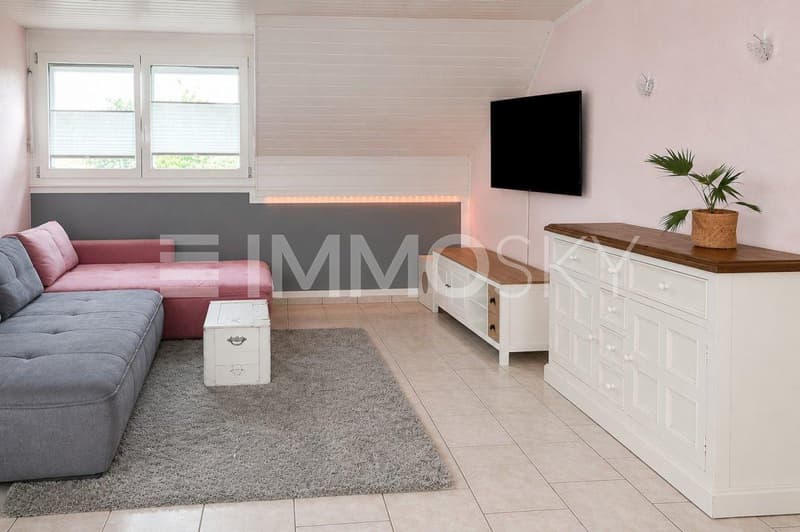 Geräumiges Wohnzimmer