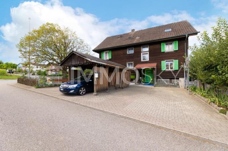 1 Carport und 3 Aussenparkplätze