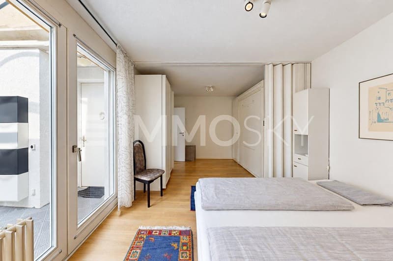 Camere con uscite separate, parete amovibile e letto a ribalta