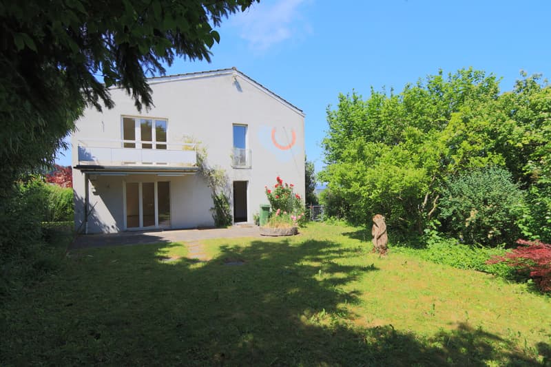 Aussenansicht Südseite, Gartenzugang über Wohnzimmer und Vorraum