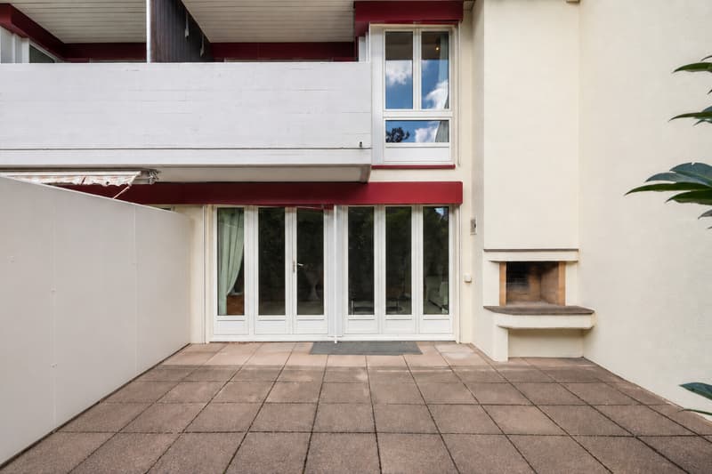Südterrasse mit Aussenkamin