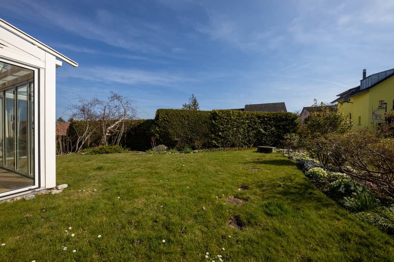 Freistehendes 6.5-Zimmer-Einfamilienhaus an sonniger Südlage auf der Forch (3)