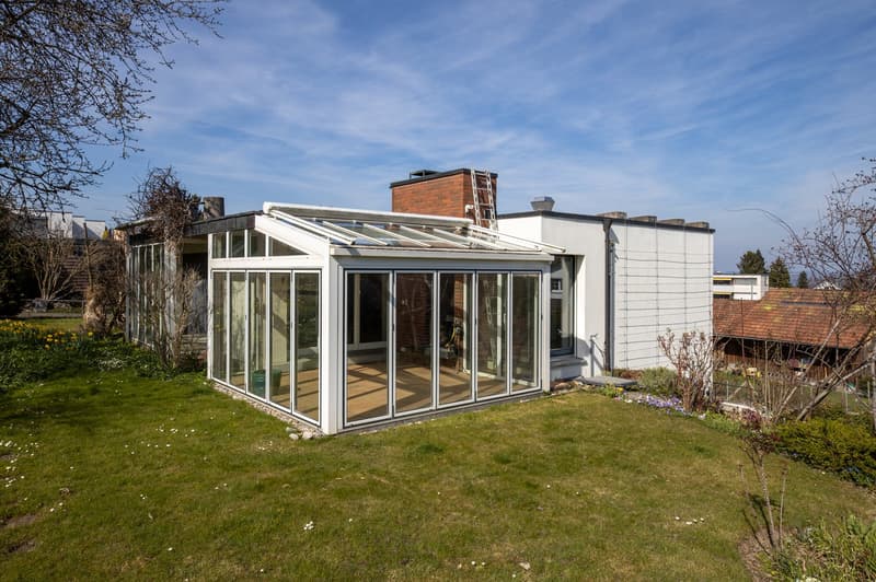 Freistehendes 6.5-Zimmer-Einfamilienhaus an sonniger Südlage auf der Forch (2)