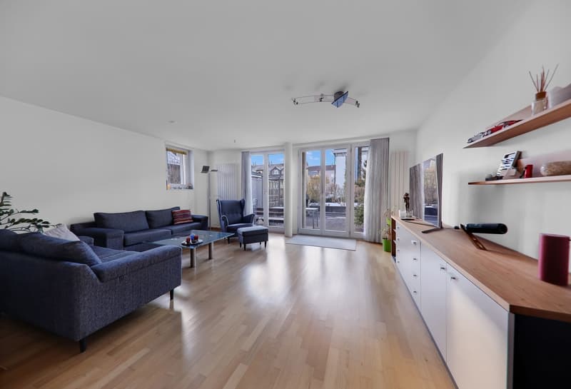 Viel Platz für die ganze Familie: 5 ½-Zimmer-Einfamilienhaus an ruhiger, sonniger Lage (2)