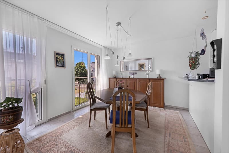 Moderne 3.5-Zimmerwohnung mit grossem Balkon nach Süden (4)