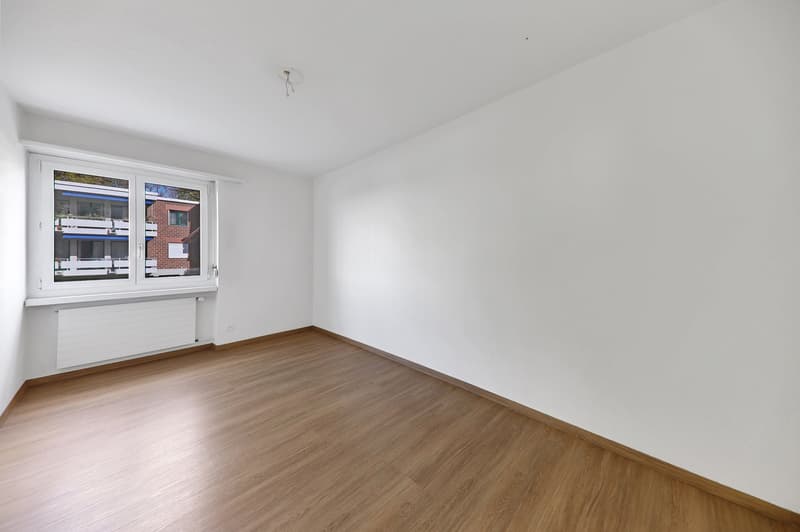 Ruhige 4.5-Zimmerwohnung mit grossem Balkon in Egg – alles in Gehdistanz (5)