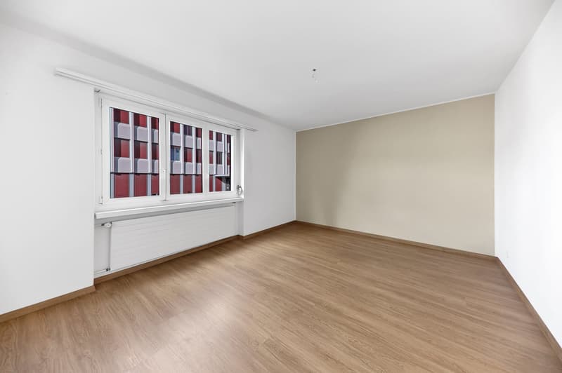 Ruhige 4.5-Zimmerwohnung mit grossem Balkon in Egg – alles in Gehdistanz (4)