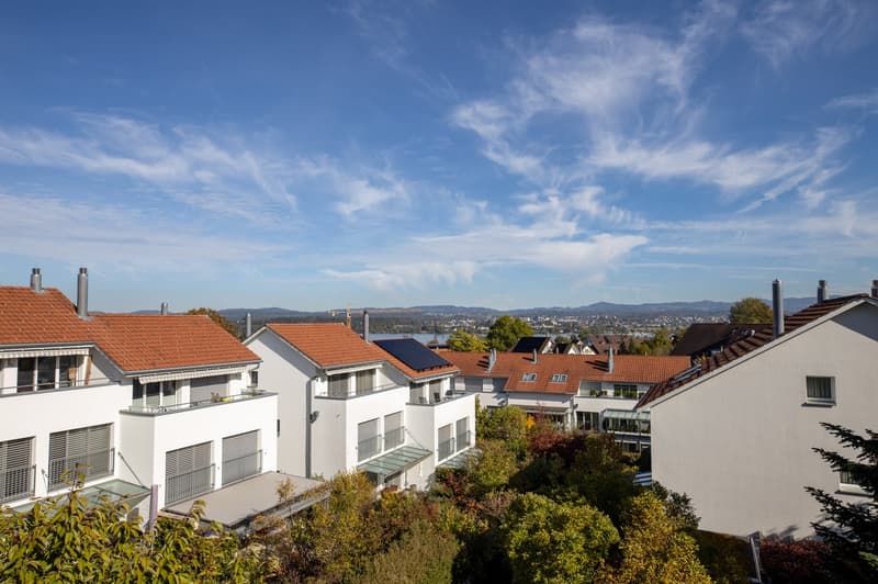 Zwei Balkone, Bastelraum und Seesicht: 5.5-Zimmerwohnung in Maur (13)