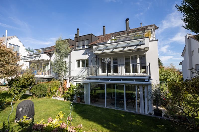 Zwei Balkone, Bastelraum und Seesicht: 5.5-Zimmerwohnung in Maur (1)