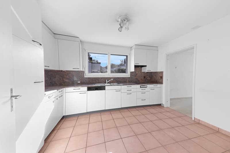 Zwei Balkone, Bastelraum und Seesicht: 5.5-Zimmerwohnung in Maur (3)
