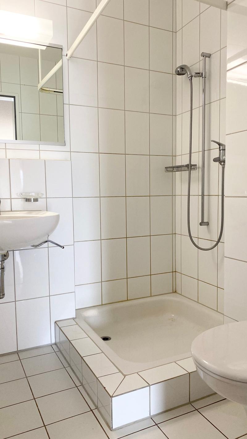 Badezimmer mit Dusche