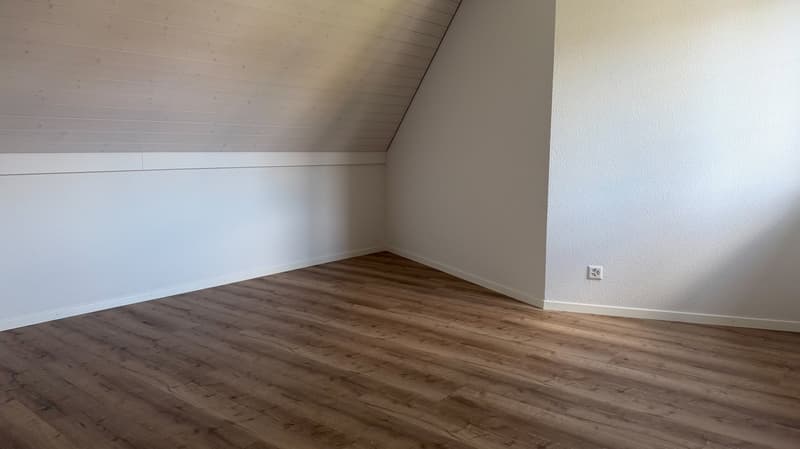 Sanierte 5- Zimmer-Maisonette- Wohnung mit Balkon in Bonstetten (13)