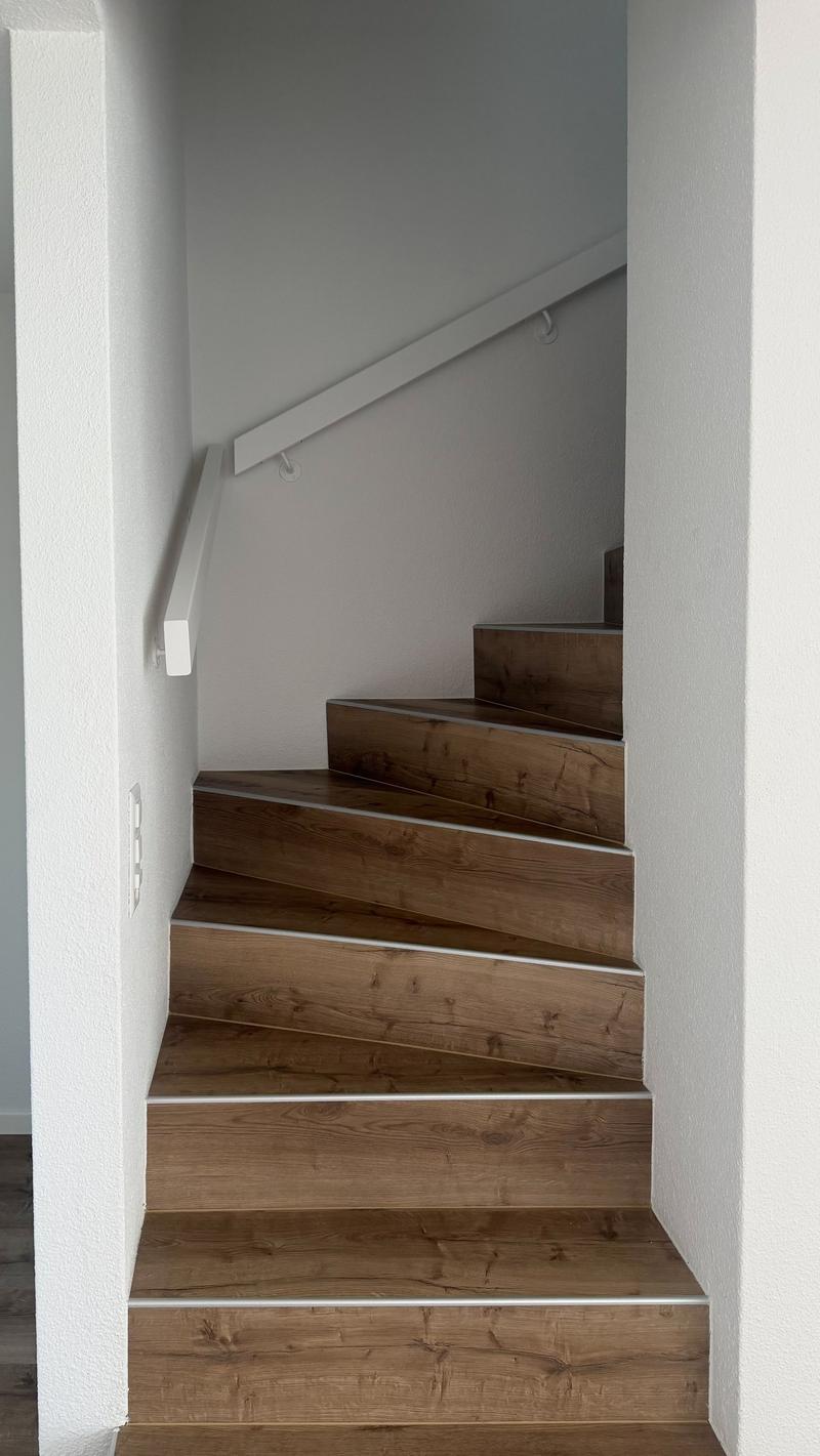 Sanierte 5- Zimmer-Maisonette- Wohnung mit Balkon in Bonstetten (11)