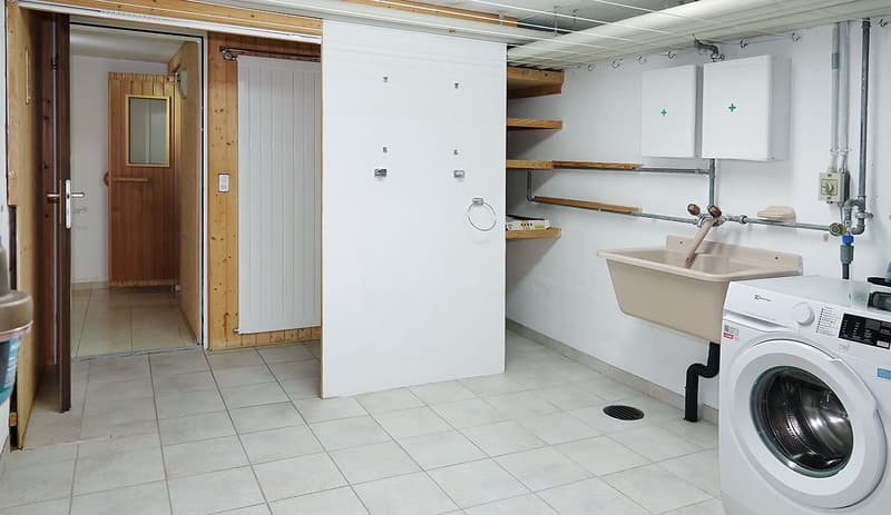 Eckhaus – sonniges Familienparadies mit grossem Garten und verglaster Pergola! (20)