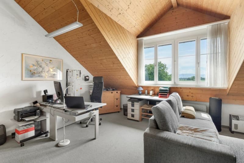 Grosses Zimmer im DG