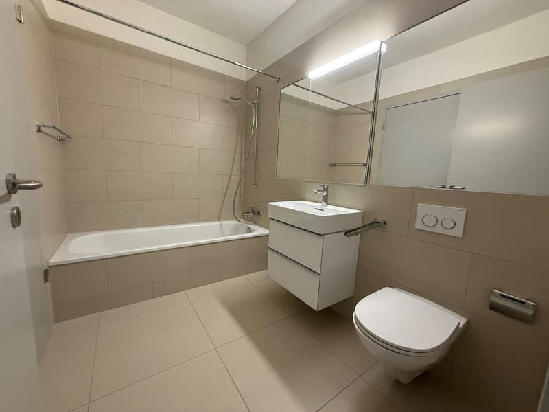 Wunderschöne 2.5-Zimmer-Erdgeschosswohnung mit zwei charmanten Sitzplätzen in Uster (5)