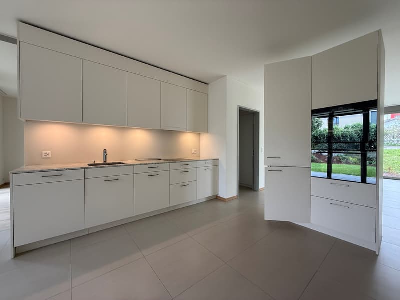 Stillvolle 2.5-Zimmer-Gartenwohnung in Uster mit zwei privaten Sitzplätzen (3)