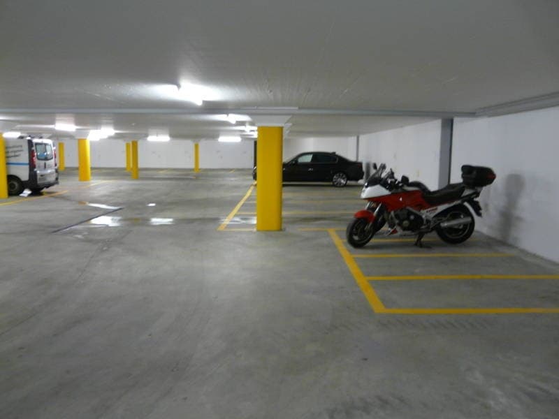 Motorradplätze in neuer Tiefgarage (1)