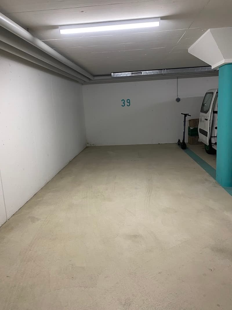 Place de stationnement dans un nouveau parking souterrain (2)