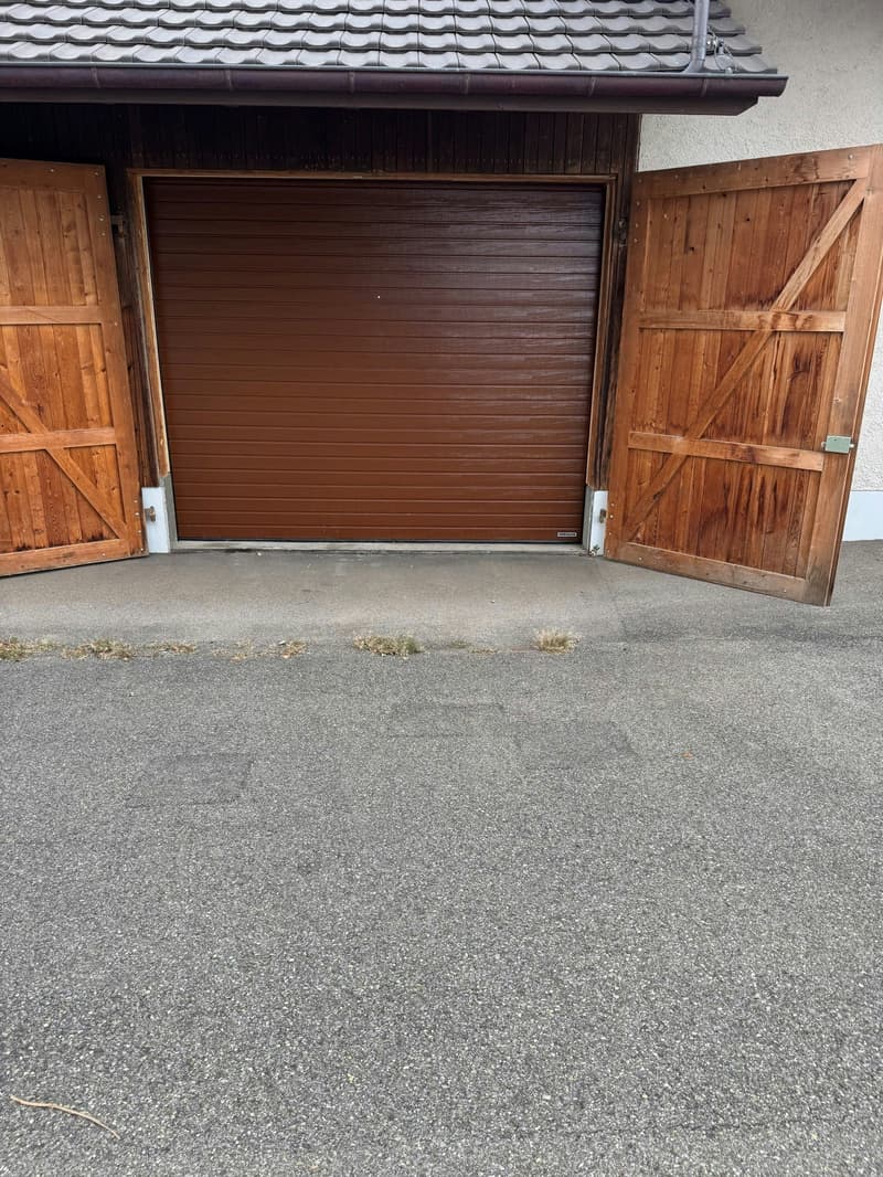 Grosse Garage für Ihren Fuhrpark (2)