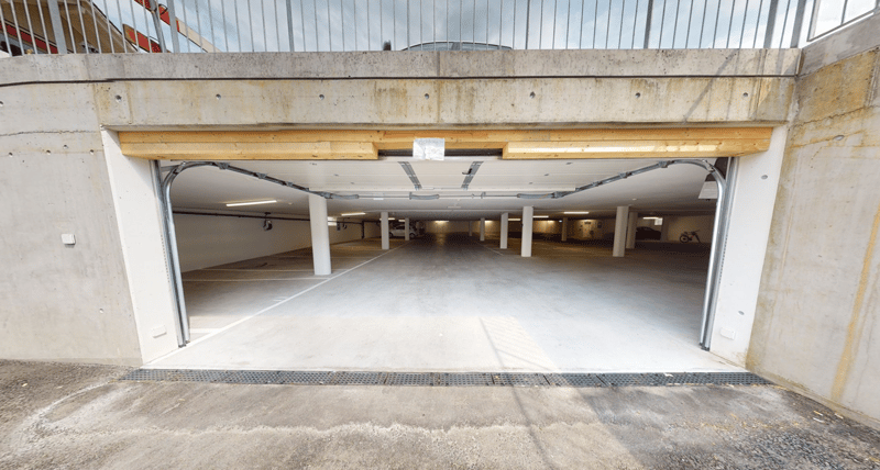 Garagen Parkplatz (auch mit E-Ladestation) (1)