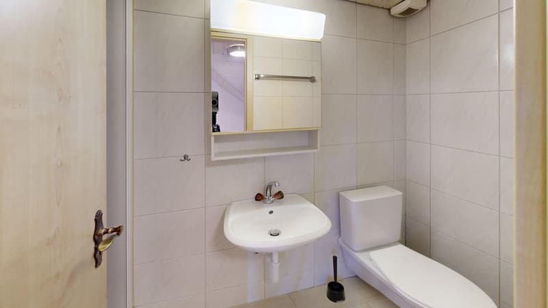 Z 9 / Vollausgerüstetes, möbliertes WG-Zimmer mit / TV / Internet (4)
