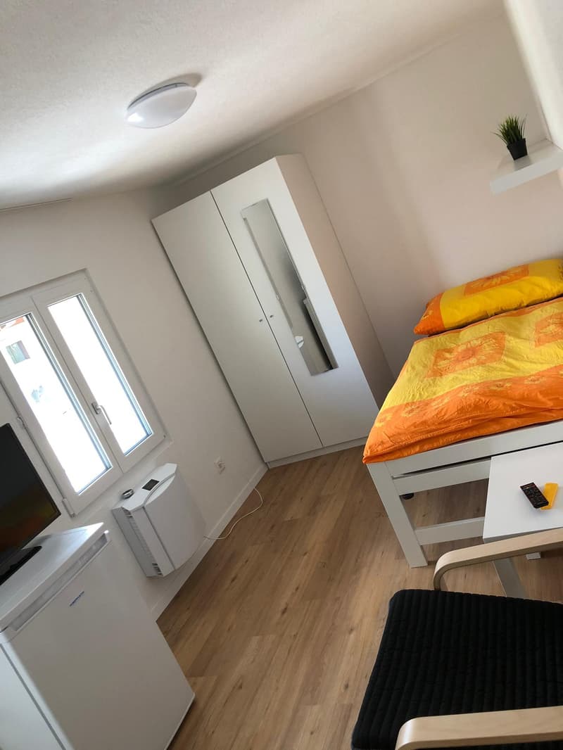Z 506 / Vollausgerüstetes, möbliertes WG-Zimmer mit TV / Internet (2)