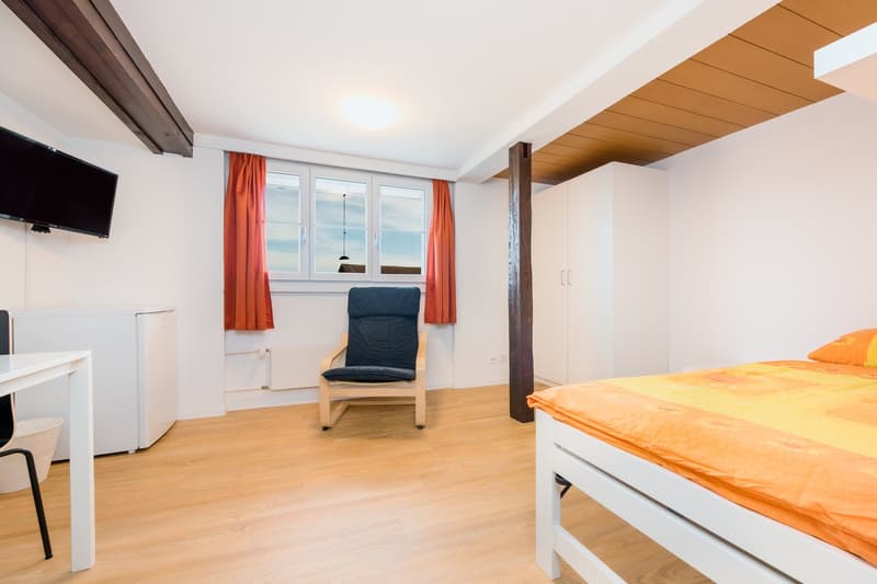 Z/322 Möbliertes WG-Zimmer in Aristau (1)