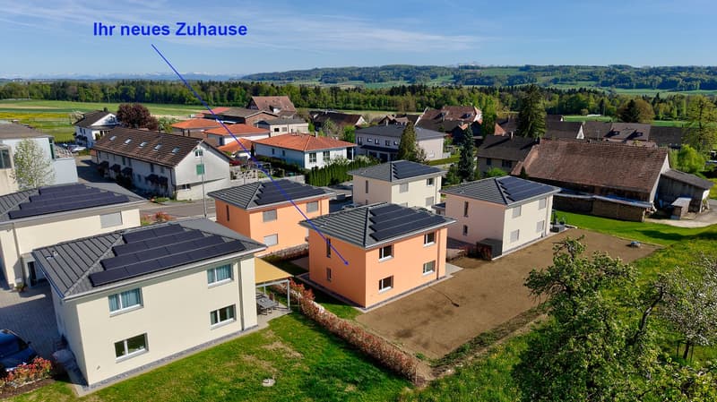Das Haus mit der Solaranlage und dem grossen Garten