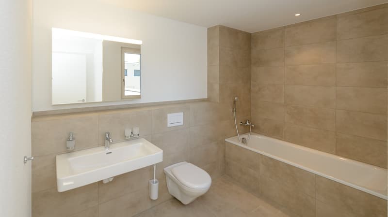 Badezimmer mit Fenster