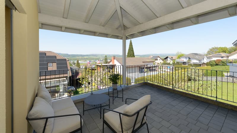 Blick vom Sitzplatz beim Eingang zum Haus 2