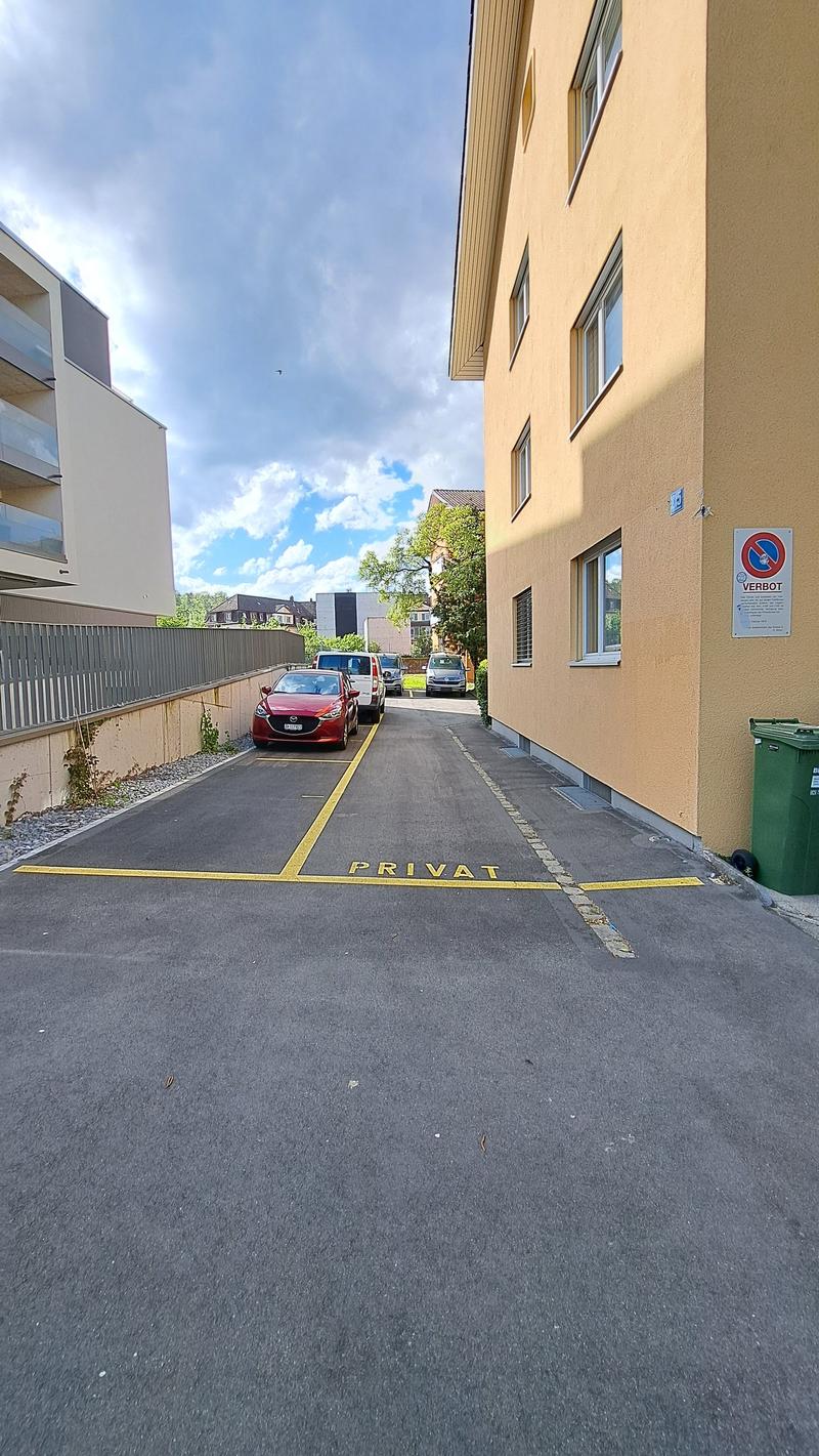 Aussenparkplatz Zürich Örlikon, Nähe Tramhaltestelle Brunnenhof (1)