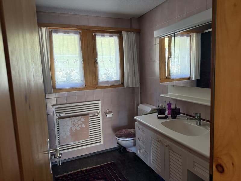 Charmante 3.5-Zimmer-Dachwohnung mit traumhafter Aussicht in Beatenberg (6)