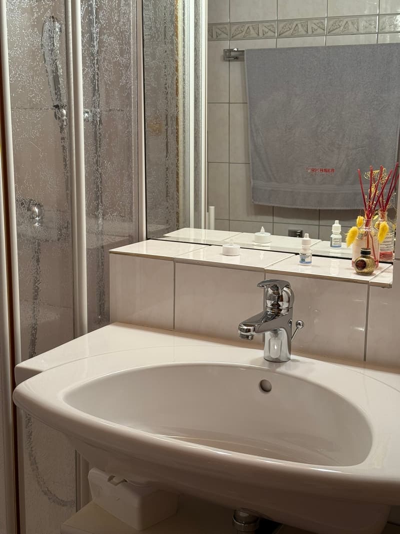 Einzigartiges Zuhause mit Seesicht & Charme - Wohnen, wo andere Ferien machen (15)