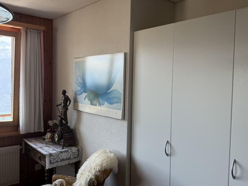 Charmante 3.5-Zimmer-Dachwohnung mit traumhafter Aussicht in Beatenberg (17)